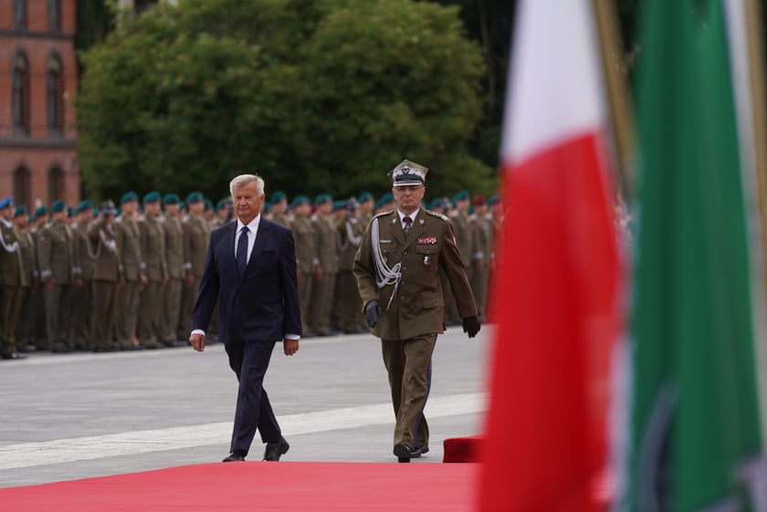 Promocja oficerska na placu Wolności we Wrocławiu