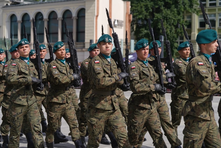 Promocja oficerska na placu Wolności we Wrocławiu