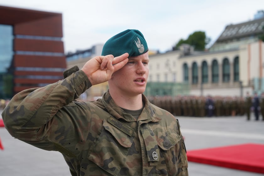 Promocja oficerska na placu Wolności we Wrocławiu