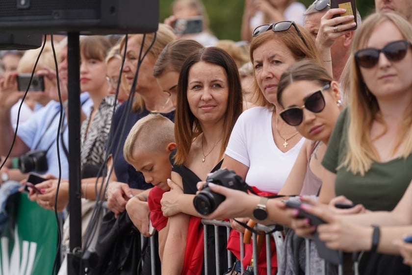 Promocja oficerska na placu Wolności we Wrocławiu