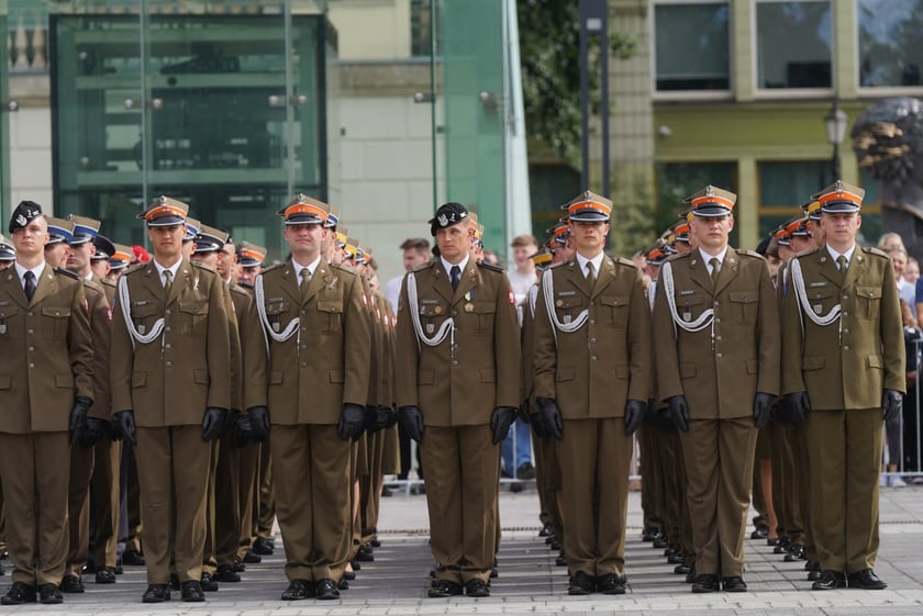Promocja oficerska na placu Wolności we Wrocławiu