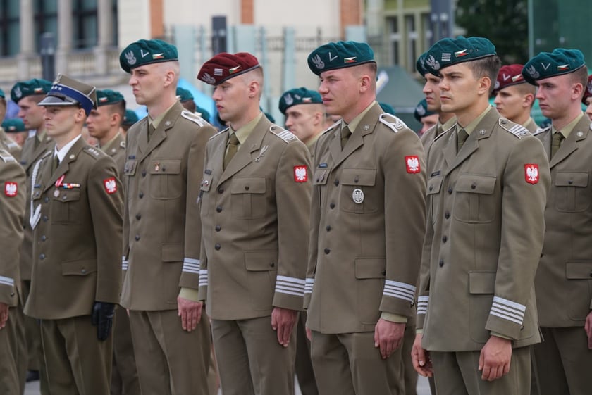 Promocja oficerska na placu Wolności we Wrocławiu