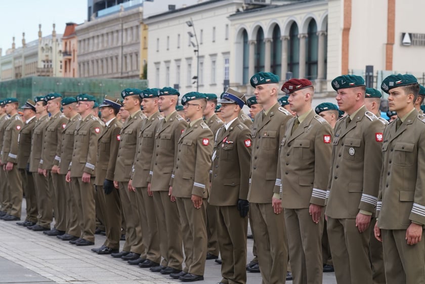 Promocja oficerska na placu Wolności we Wrocławiu
