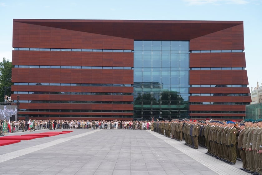 Promocja oficerska na placu Wolności we Wrocławiu