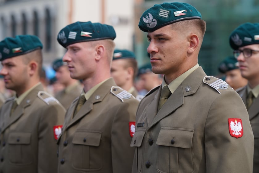 Promocja oficerska na placu Wolności we Wrocławiu