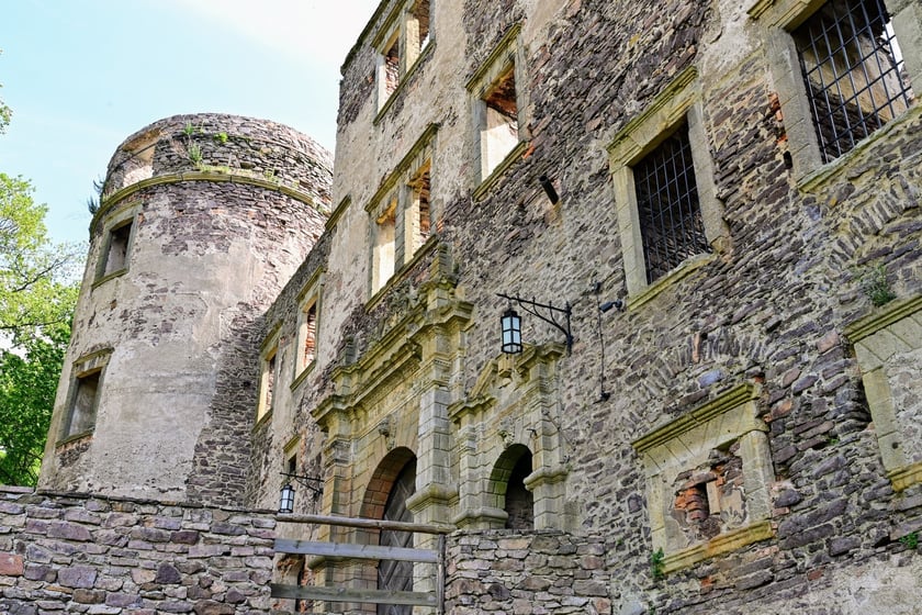 Zamek Świny. Klimatyczny zabytek nieopodal Bolkowa, ponad godzinę jazdy samochodem z Wrocławia