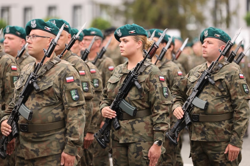 Przysięga w Akademii Wojsk Lądowych we Wrocławiu. Przysięgali uczestnicy kursu przeszkolenia kadr rezerwy: kapelani oraz psycholodzy