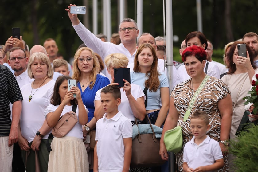 Przysięga w Akademii Wojsk Lądowych we Wrocławiu. Przysięgali uczestnicy kursu przeszkolenia kadr rezerwy: kapelani oraz psycholodzy