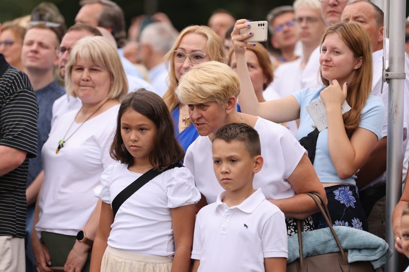Przysięga w Akademii Wojsk Lądowych we Wrocławiu. Przysięgali uczestnicy kursu przeszkolenia kadr rezerwy: kapelani oraz psycholodzy
