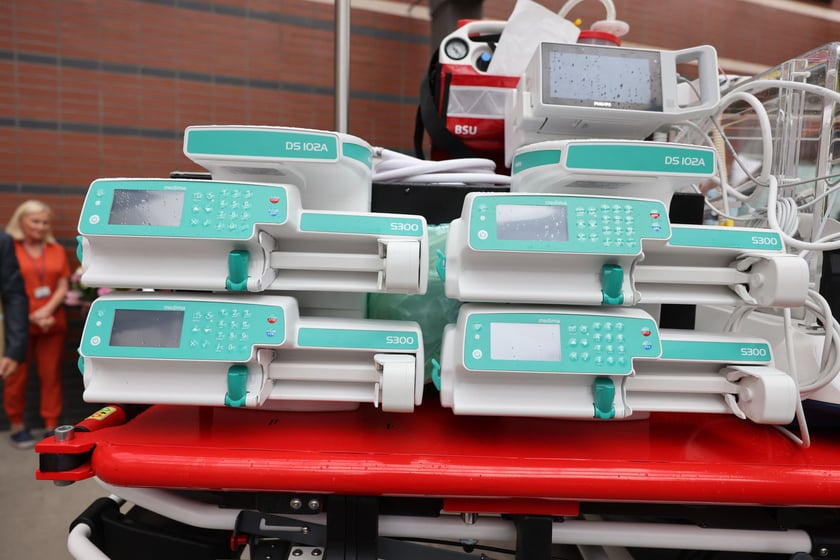 Wojewódzki Szpital Specjalistyczny im. J. Gromkowskiego uruchamia nową karetkę neonatologiczną