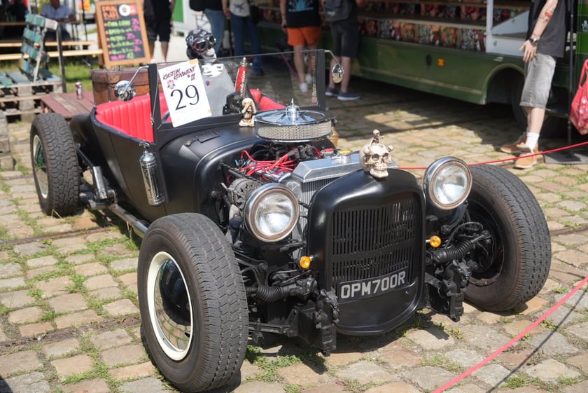 Kustom Konwent w Czasoprzestrzeni