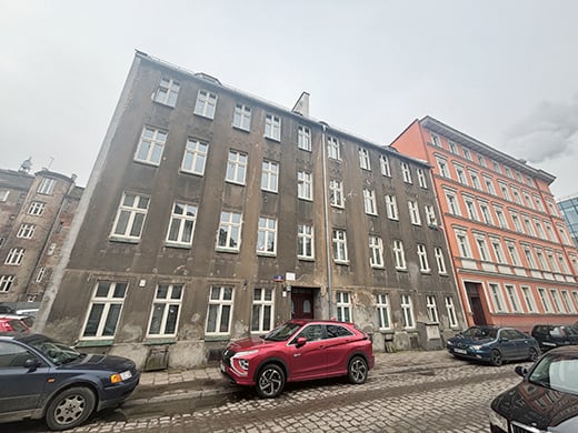 Kamienica przeznaczona do remontu w Projekcie Ptasia (program poWROty kamienic). Ptasia 38