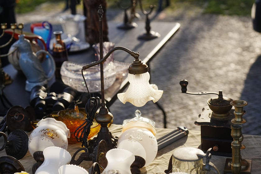 Giełda staroci przy Hali Stulecia - 23-24 listopada