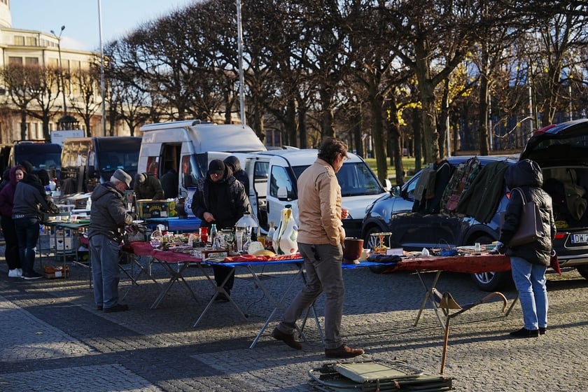 Giełda staroci przy Hali Stulecia - 23-24 listopada