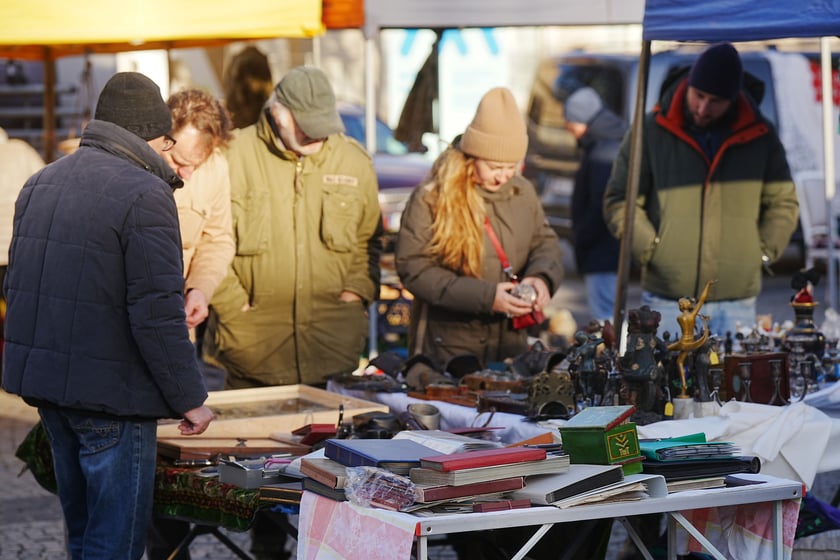 Giełda staroci przy Hali Stulecia - 23-24 listopada