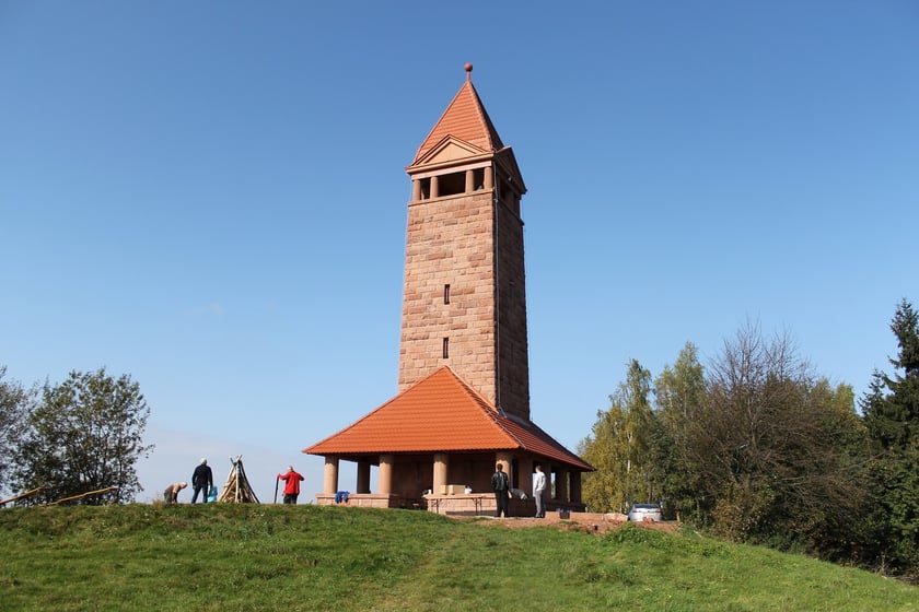 Odwiedź cztery niezwykłe wieże widokowe Wzgórz Włodzickich