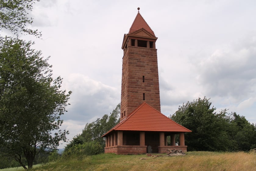 Odwiedź cztery niezwykłe wieże widokowe Wzgórz Włodzickich