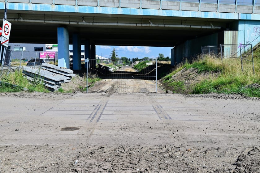 Zdjęcie z lipca 2025 roku. Miejsce budowy wojskowych torów kolejowych na Muchoborze Wielkim zostało objęte zakazem fotografowania. To najbardziej aktualna fotografia, jaką dysponujemy, sprzed wprowadzenia zakazu fotografowania tego miejsca