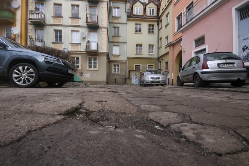 Podw&oacute;rka na Starym Mieście i Nadodrzu do remontu - ZZK otworzył oferty na dokumentację