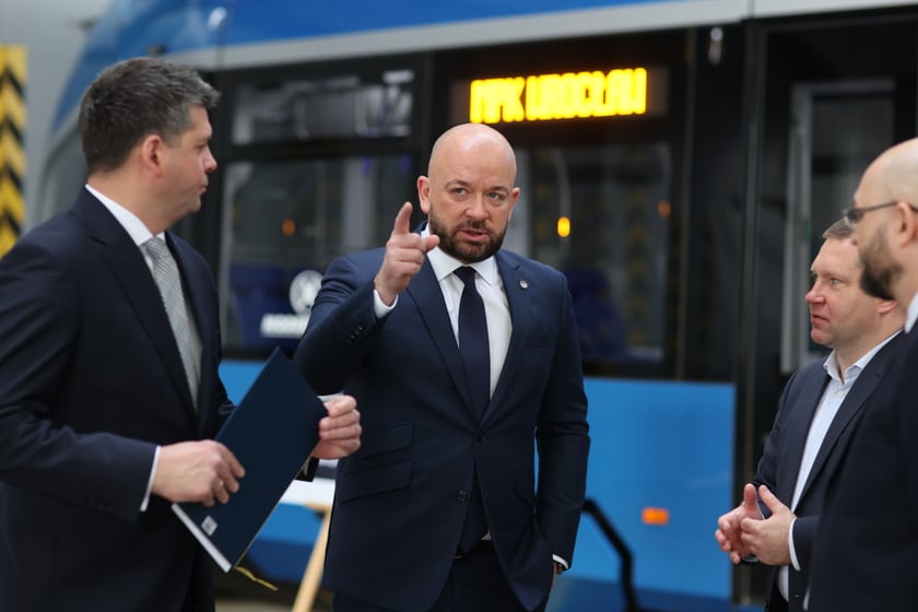Podczas konferencji prasowej prezydent Jacek Sutryk przedstawił nowy zarząd MPK Wrocław.