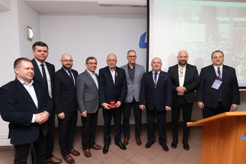 Walny zjazd delegatów NZSS Solidarność MPK Wrocław w zajezdni przy ul. Obornickiej