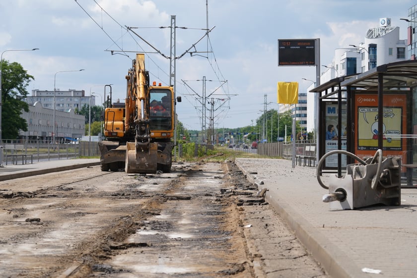 Remont torowiska na ul. Legnickiej. Prace ruszyły 18 czerwca