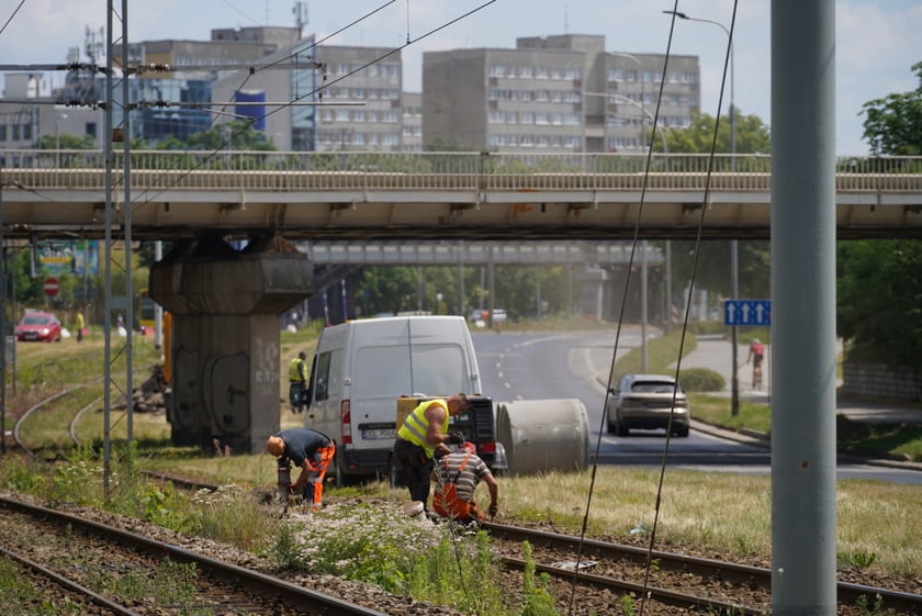 Remont torowiska na ul. Legnickiej. Prace ruszyły 18 czerwca
