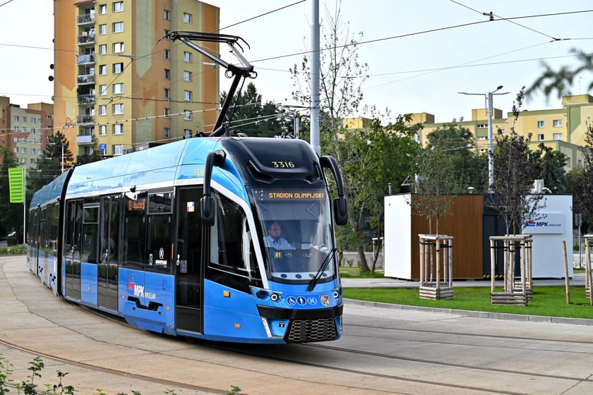 Pierwszy dzień regularnych kursów tramwajów na Nowy Dwór.