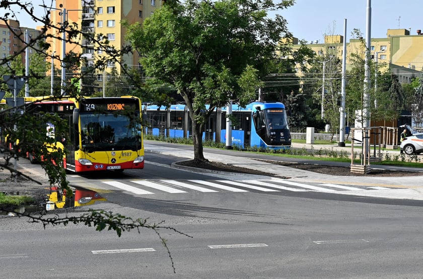 Pierwszy dzień regularnych kursów tramwajów na Nowy Dwór.