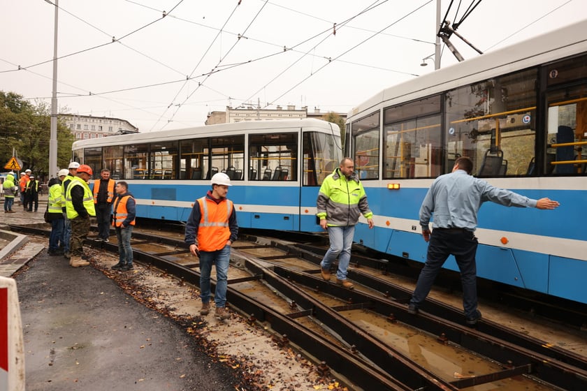 Próbne przejazdy tramwajów przez plac Staszica.
