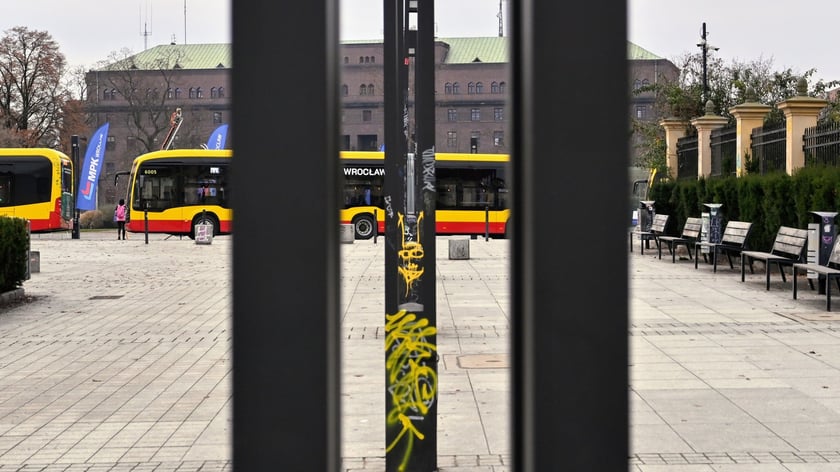 MPK Wrocław zaprezentowało wszystkie swoje elektryczne autobusy na placu Wolności.