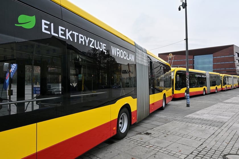 MPK Wrocław zaprezentowało wszystkie swoje elektryczne autobusy na placu Wolności.