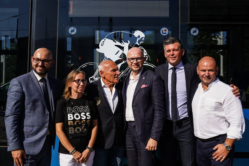 Uroczystość nadania tramwajowi imienia Ryszarda Szurkowskiego, 7 sierpnia 2024, zajezdnia Borek