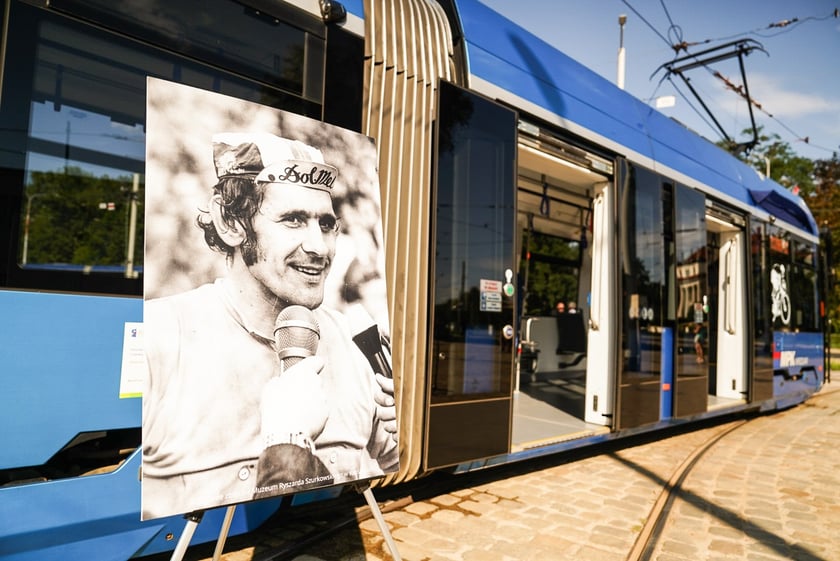 Uroczystość nadania tramwajowi imienia Ryszarda Szurkowskiego, 7 sierpnia 2024, zajezdnia Borek