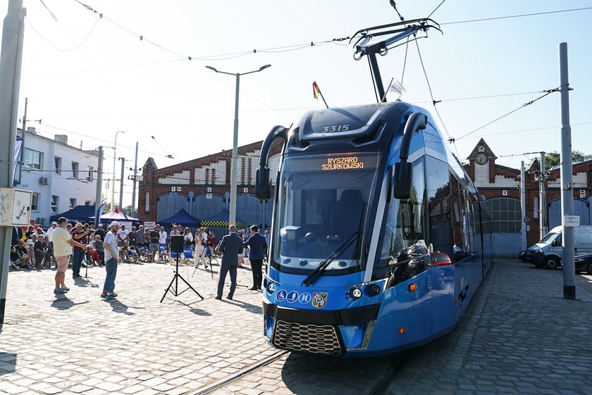 Uroczystość nadania tramwajowi imienia Ryszarda Szurkowskiego, 7 sierpnia 2024, zajezdnia Borek
