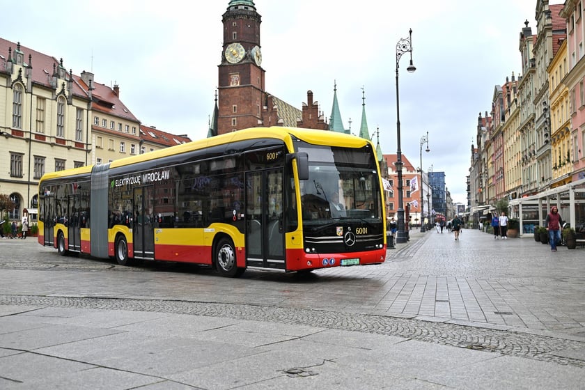 Prezentacja na Rynku 1. "elektryka" we flocie MPK - Mercedesa eCitaro