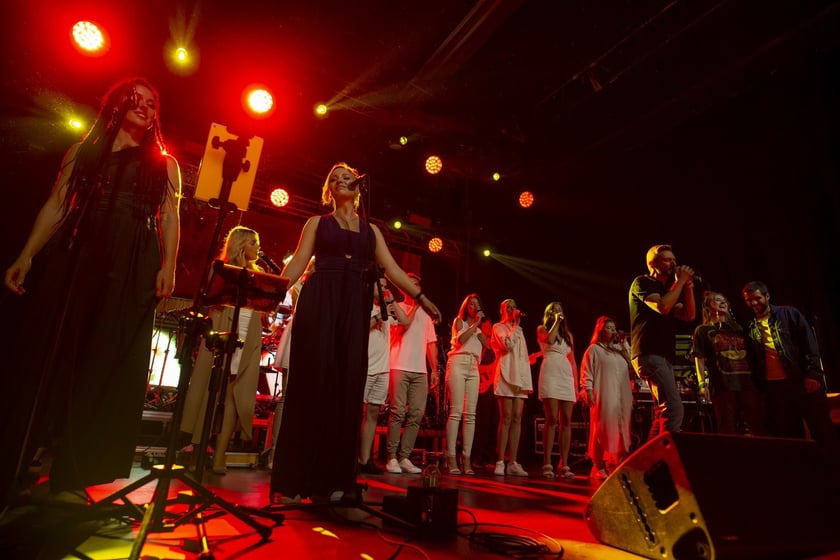 Koncert w rocznice powodzi Wrocław 22 sierpnia, MESAJAH feat, Grubson, Jagoda Kret, Sound?n?Grace, Miodu (Jamal), Gutek (Indios Bravos), I Grades, Kasia Kowalska.