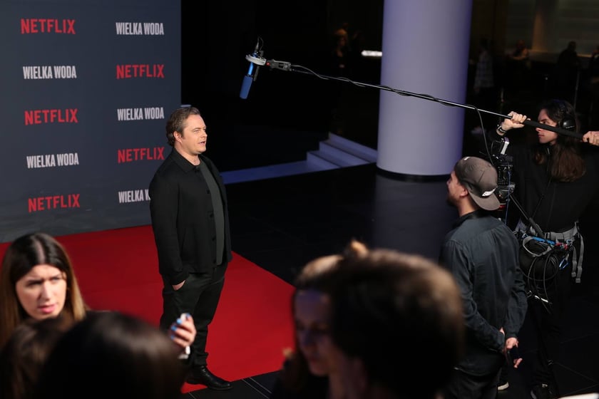 premiera serialu "Wielka woda" aktorzy: Agnieszka Żulewska, Tomasz Schuchardt, Ireneusz Czop, Anna Dymna, Tomasz Kot. wrocławianie, statyści