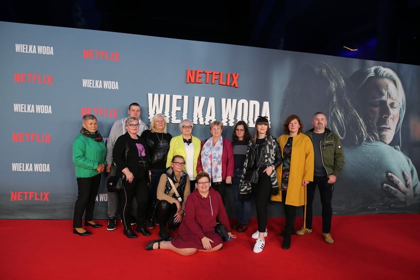 premiera serialu "Wielka woda" aktorzy: Agnieszka Żulewska, Tomasz Schuchardt, Ireneusz Czop, Anna Dymna, Tomasz Kot. wrocławianie, statyści