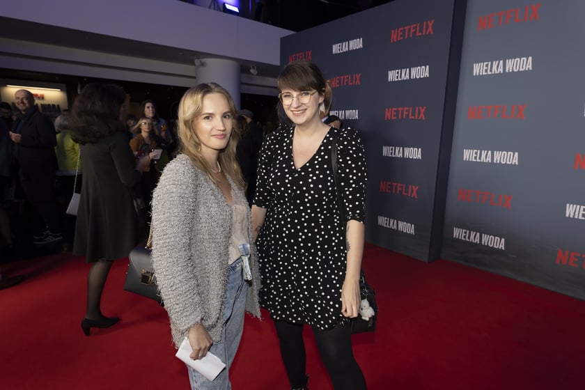 na zdjęciu aktorzy, statyści, mieszkańcy Wrocławia podczas premiery serialu Wielka woda