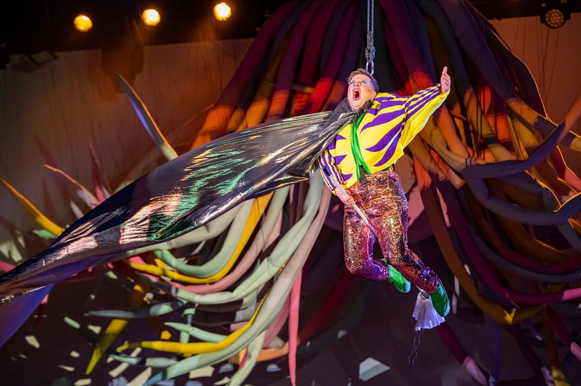 Scena z najnowszej premiery we wrocławskim Capitolu: ?Priscilla, Królowa Pustyni. Musical?. Data premiery: 7 października 2022 roku