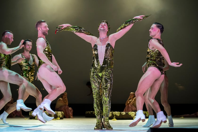 Scena z najnowszej premiery we wrocławskim Capitolu: ?Priscilla, Królowa Pustyni. Musical?. Data premiery: 7 października 2022 roku