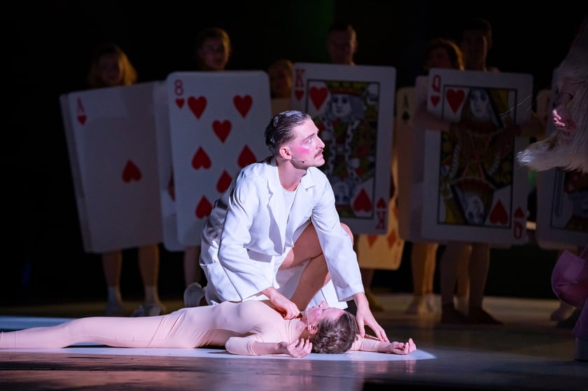 Scena z najnowszej premiery we wrocławskim Capitolu: ?Priscilla, Królowa Pustyni. Musical?. Data premiery: 7 października 2022 roku