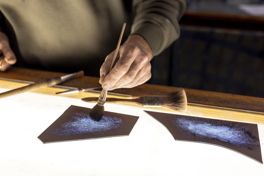 Zbigniew Jaworski maluje szkło