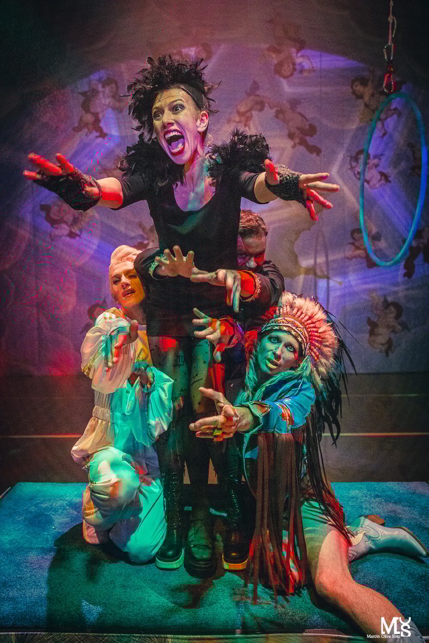 Na zdjęciu scena ze spektaklu ?Kora. Boska?