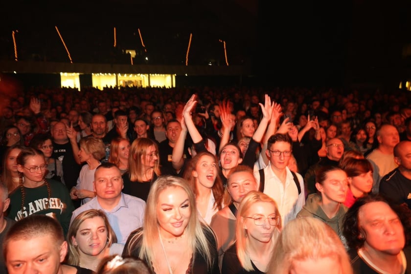 Zagrały gwiazdy IRA, Elektryczne Gitary i T.Love. wROCK for Freedom w Hali Stulecia