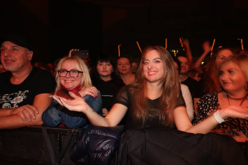 Zagrały gwiazdy IRA, Elektryczne Gitary i T.Love. wROCK for Freedom w Hali Stulecia