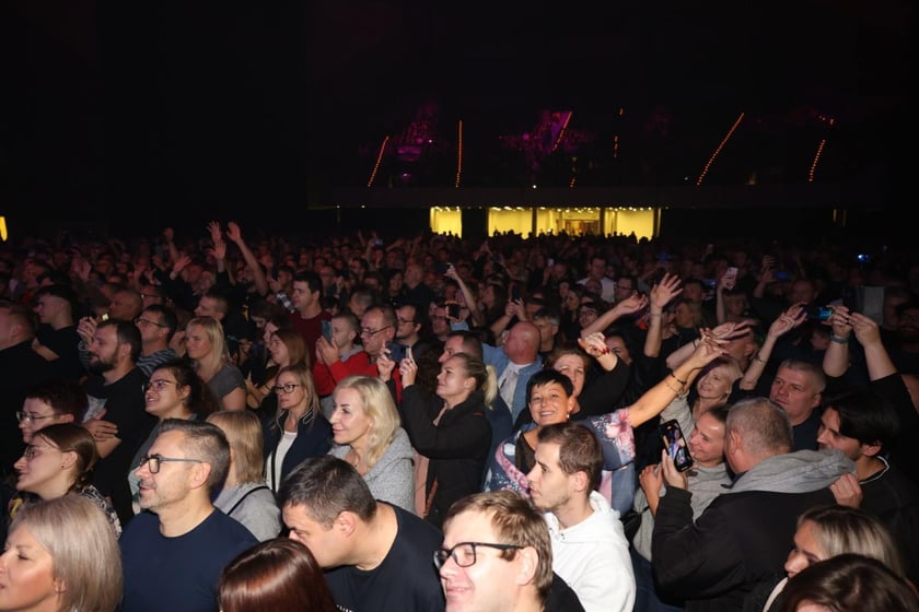 Zagrały gwiazdy IRA, Elektryczne Gitary i T.Love. wROCK for Freedom w Hali Stulecia