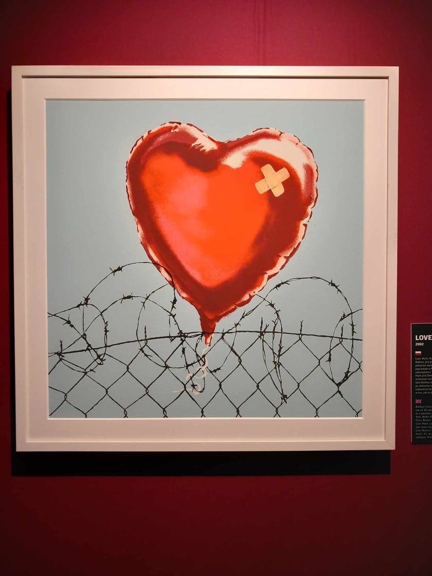 Banksy we Wrocławiu. Na zdjęciu jego prace prezentowane w hali IASE przy ul. Wystawowej