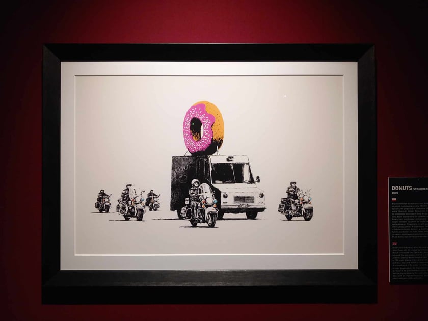 Banksy we Wrocławiu. Na zdjęciu jego prace prezentowane w hali IASE przy ul. Wystawowej
